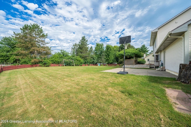 view of yard with a patio