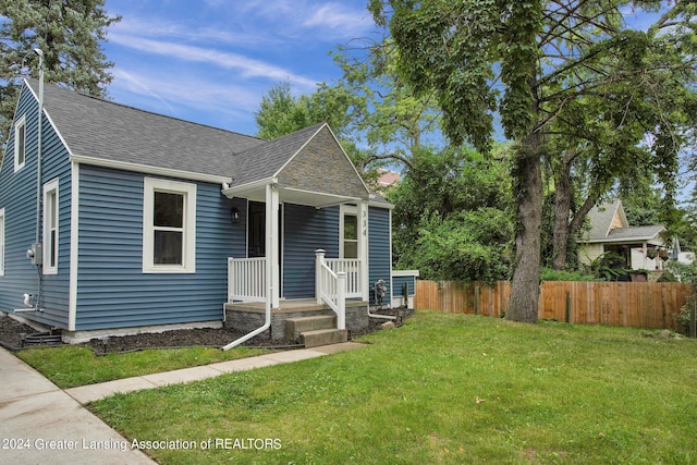 view of front of property with a front lawn