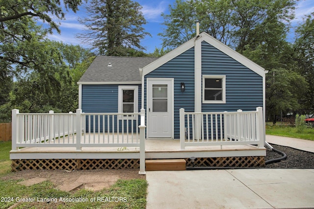 view of front facade with a deck