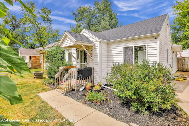 bungalow-style home with a front lawn