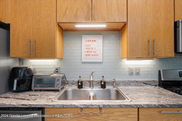 kitchen with tasteful backsplash, sink, and stainless steel appliances