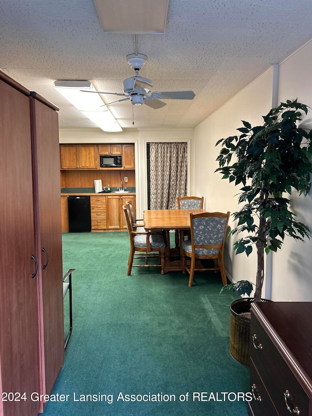 dining area featuring a textured ceiling, carpet floors, and ceiling fan