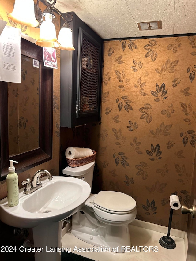 bathroom featuring toilet and sink