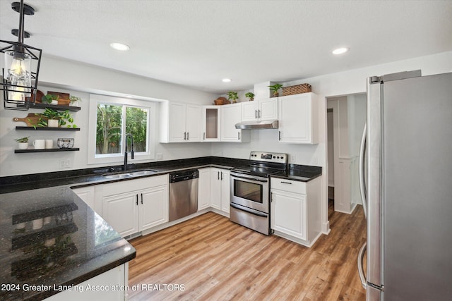 kitchen featuring sink, decorative light fixtures, light wood-type flooring, and stainless steel appliances