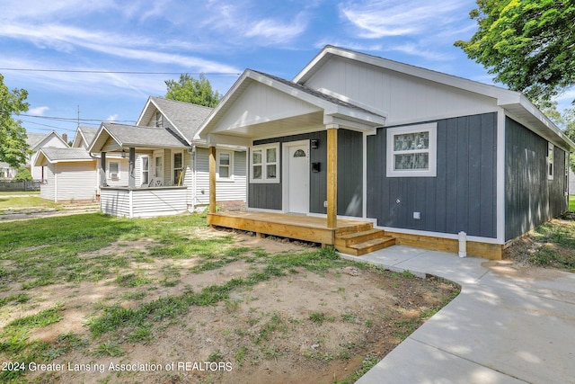 view of front of house with covered porch