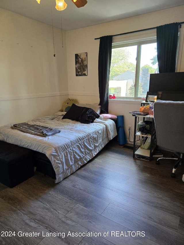 bedroom featuring dark hardwood / wood-style floors and ceiling fan