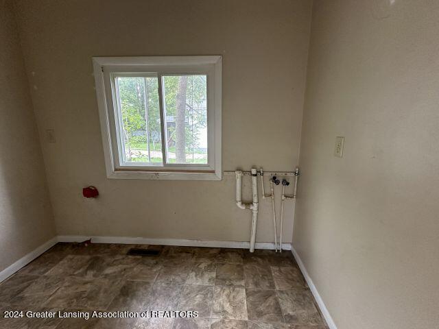 laundry room featuring laundry area and baseboards