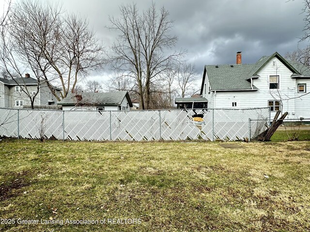 view of yard featuring fence