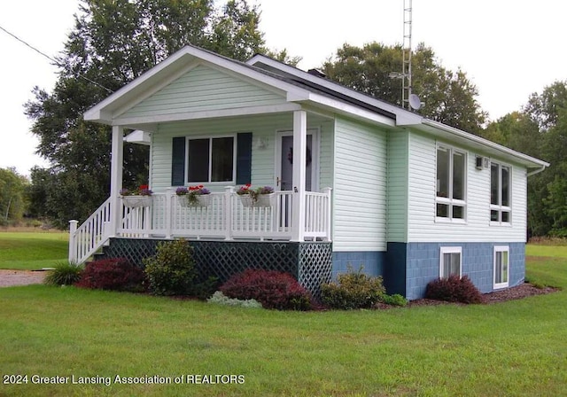 view of front of house featuring a porch and a front yard