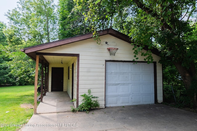 garage featuring a lawn