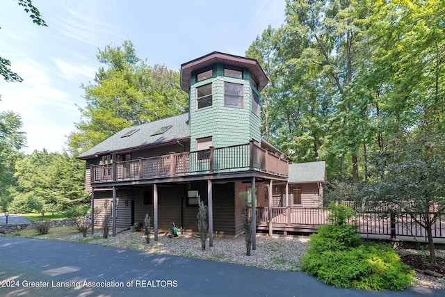 view of front of home featuring a deck