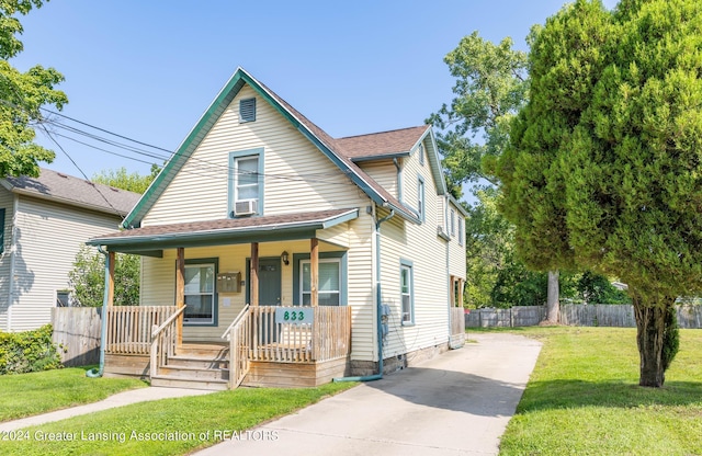 view of front facade featuring a front yard and a porch