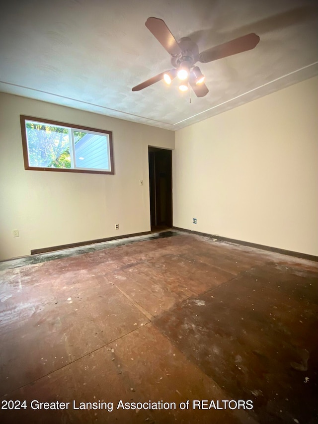 empty room featuring ceiling fan