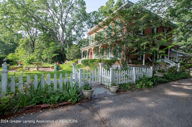 view of front of home