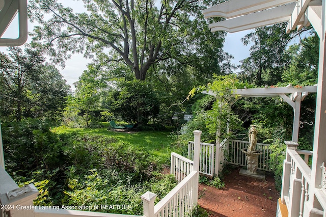 view of yard with a pergola