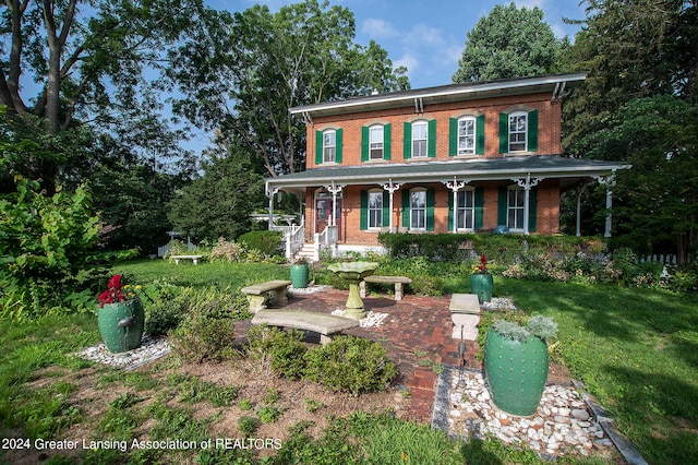 view of front of home featuring a porch and a front lawn