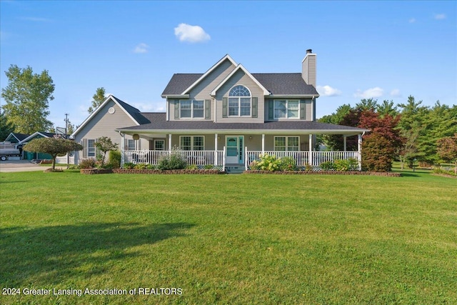 view of front of property featuring a front yard and covered porch