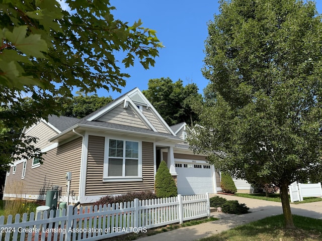 view of front facade with a garage