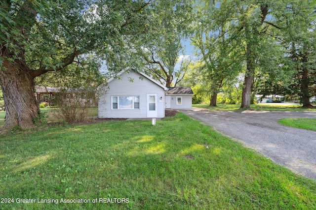 view of front of house with a front yard