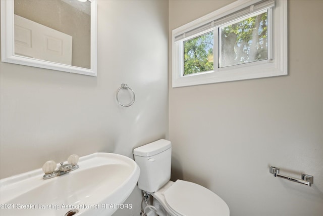 bathroom featuring toilet and sink