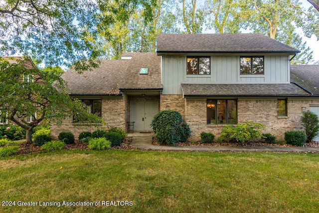 view of front of property with a front lawn