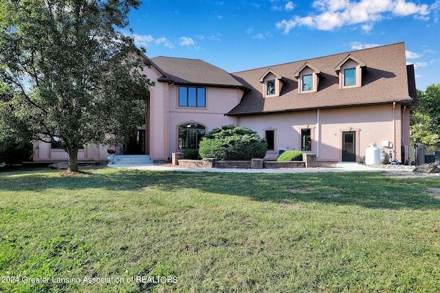 view of front of home with a front lawn