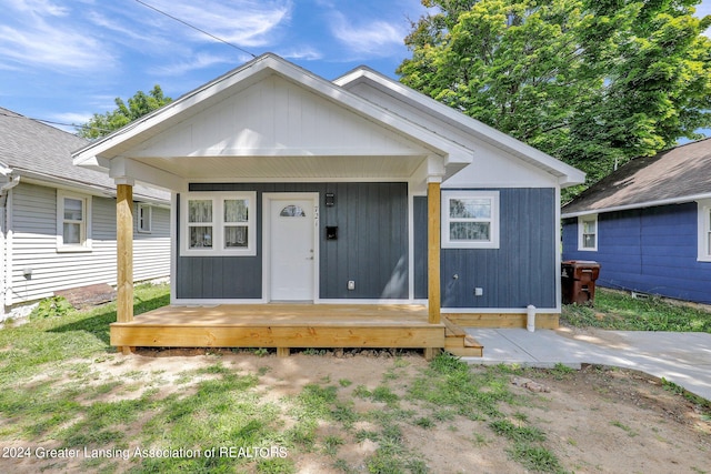 view of front of home featuring a porch