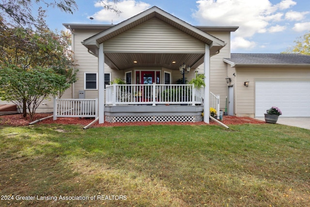 view of front of home featuring a front lawn, a deck, and a garage