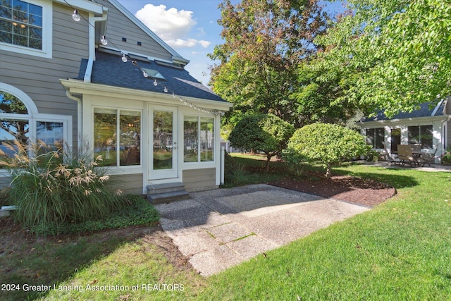 view of yard with a patio