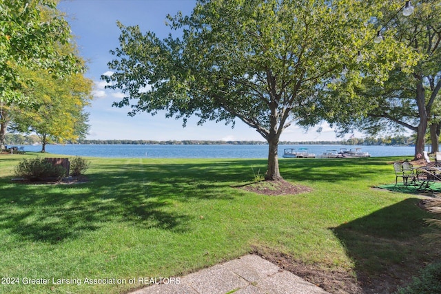 view of yard with a water view