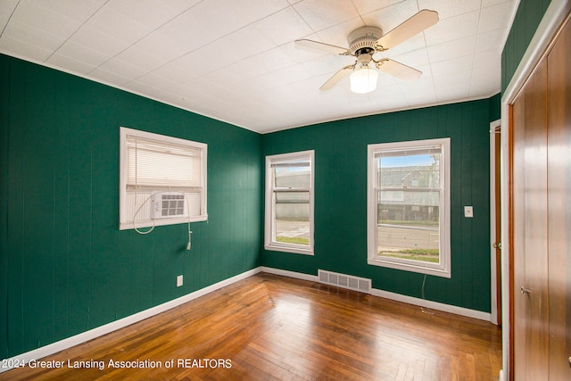 unfurnished room with wood-type flooring and ceiling fan