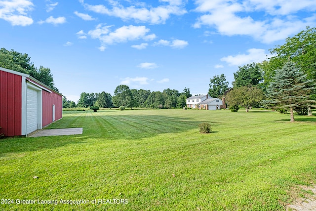 view of yard featuring an outbuilding and a garage