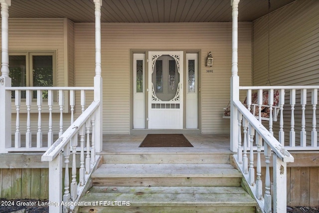 property entrance featuring a porch