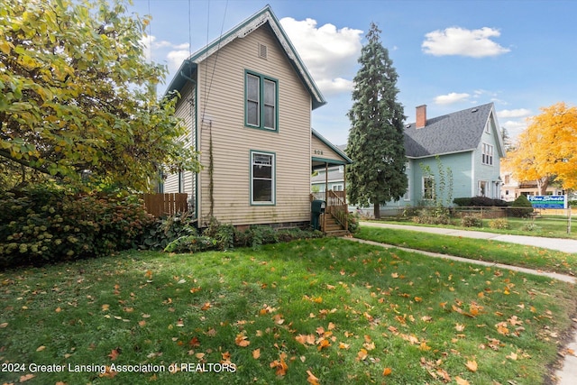 view of front facade featuring a front yard