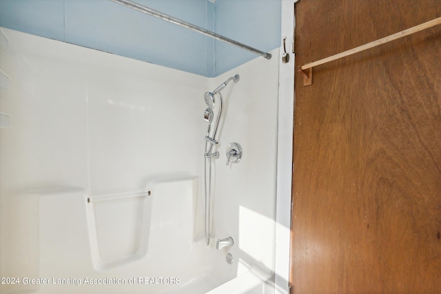 bathroom with shower / washtub combination