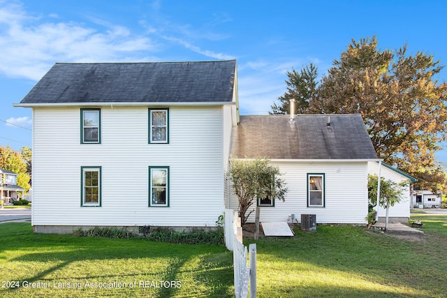 318 S Shiawassee St, Corunna, MI 48817 - view of side of property featuring a lawn and roof with shingles