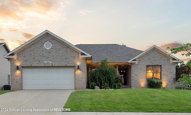 view of front facade featuring a garage and a lawn