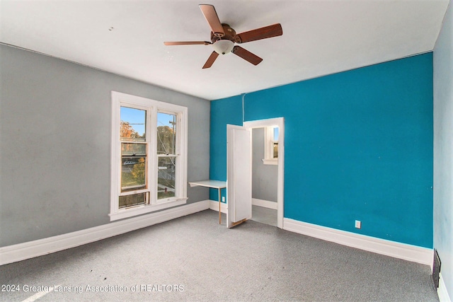 unfurnished bedroom featuring ceiling fan