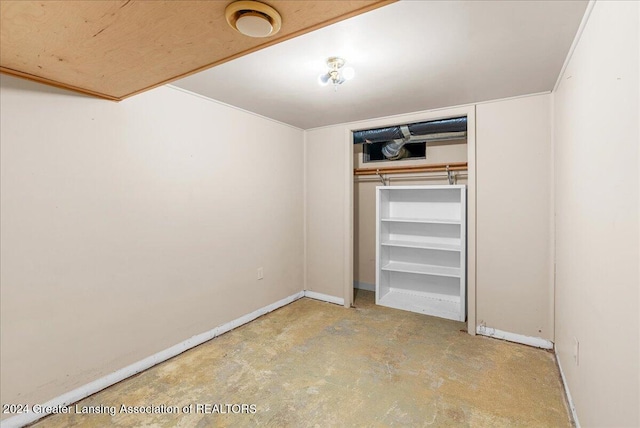 unfurnished bedroom featuring a closet