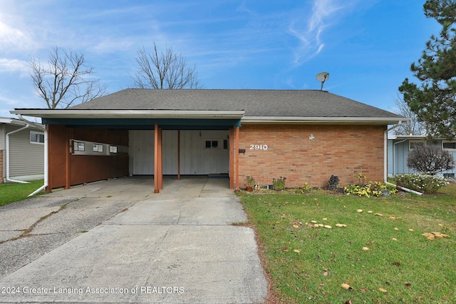 view of front facade featuring a front yard and a carport