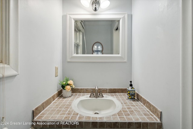 bathroom featuring sink