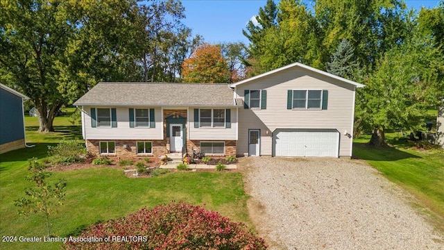 view of front facade featuring a front yard and a garage