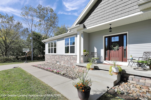 property entrance featuring a porch