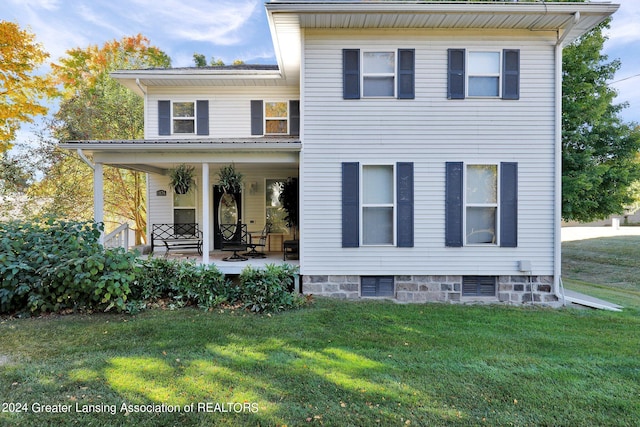 view of front of home featuring a front lawn