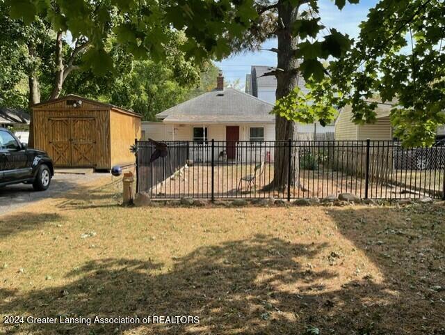 view of yard with a storage shed