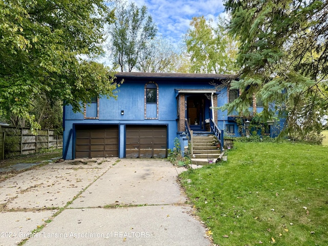 split foyer home with a garage and a front yard