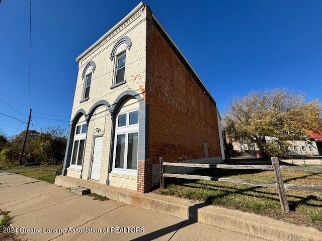 view of side of property