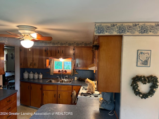 kitchen with gas range gas stove, sink, and ceiling fan