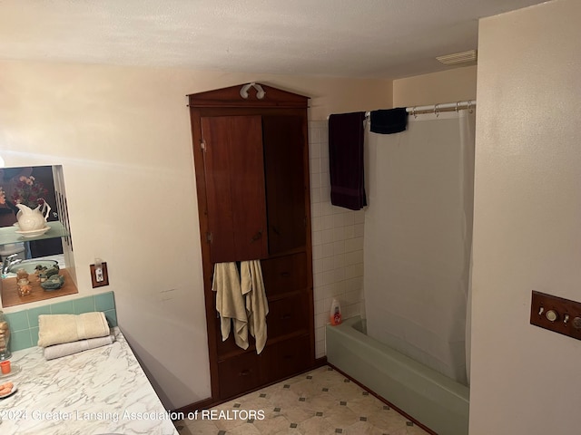 bathroom with shower / bathtub combination with curtain