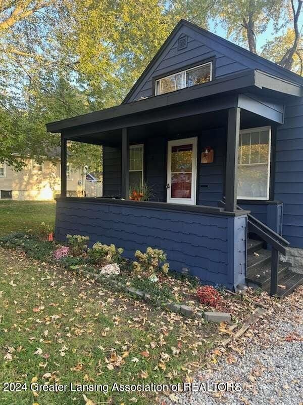 view of front facade with a porch